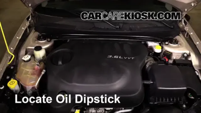 2013 Chrysler 200 Limited 3.6L V6 FlexFuel Sedan Aceite Controlar nivel de aceite